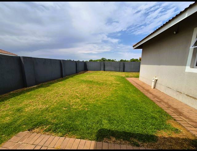 3 BEDROOM TOWNHOUSE FOR SALE IN ARCON PARK